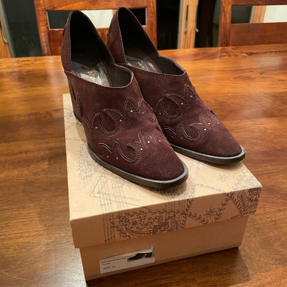 Alamo western ankle boot